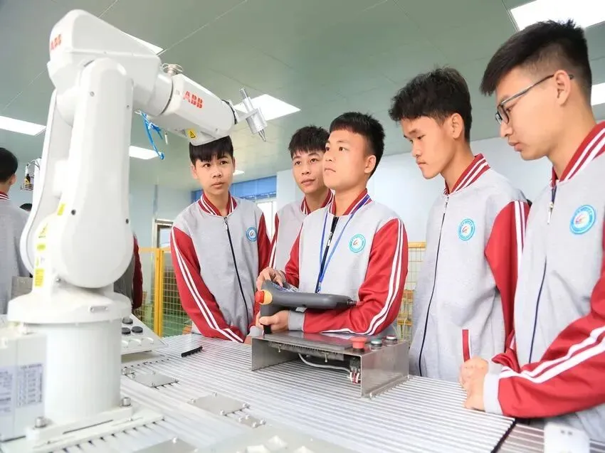 广西第一工业学校招生简章(预报名免中考成绩) 第43张