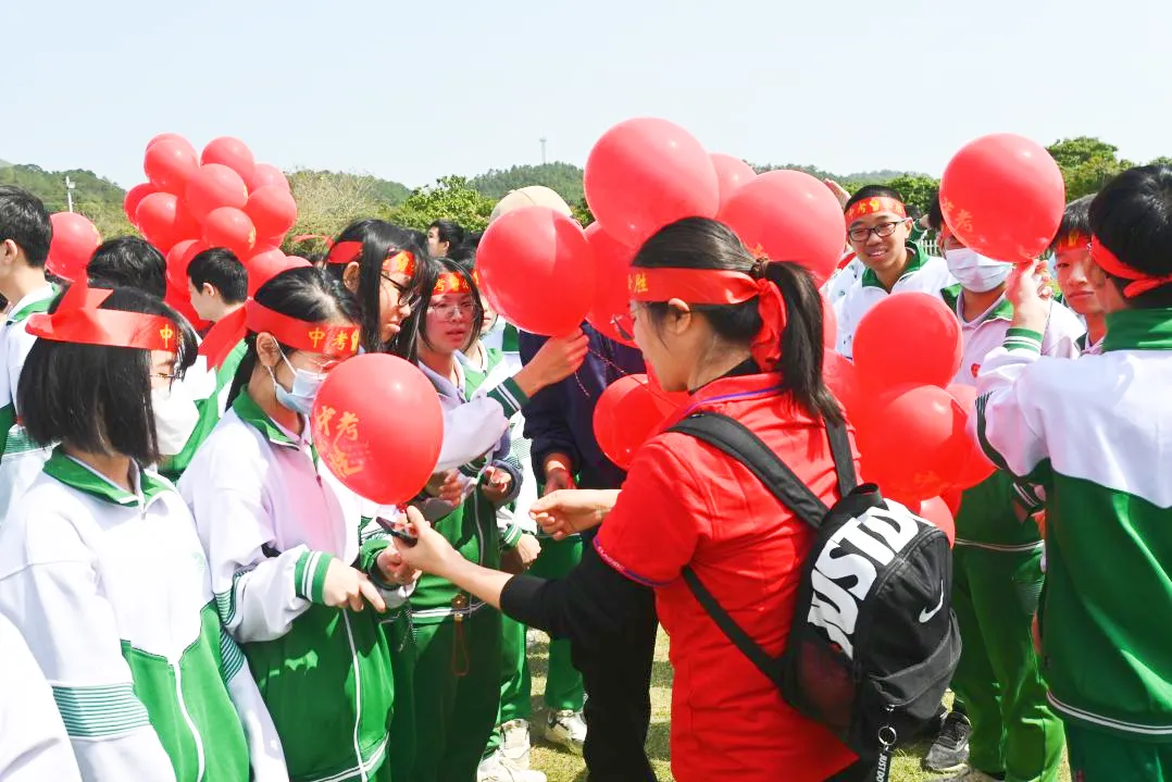 磨砺誓师扬斗志,励志扬帆冲中考—— 广州石化中学2024年初三百日誓师 第33张 磨砺誓师扬斗志,励志扬帆冲中考—— 广州石化中学2024年初三百日誓师 第33张