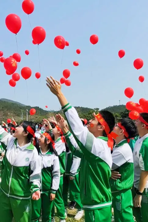 磨砺誓师扬斗志,励志扬帆冲中考—— 广州石化中学2024年初三百日誓师 第35张 磨砺誓师扬斗志,励志扬帆冲中考—— 广州石化中学2024年初三百日誓师 第35张