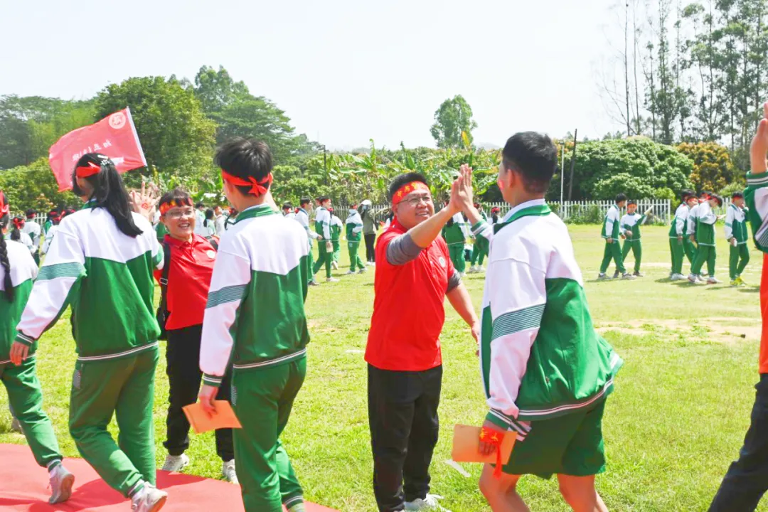 磨砺誓师扬斗志,励志扬帆冲中考—— 广州石化中学2024年初三百日誓师 第55张 磨砺誓师扬斗志,励志扬帆冲中考—— 广州石化中学2024年初三百日誓师 第55张