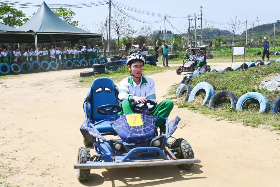磨砺誓师扬斗志,励志扬帆冲中考—— 广州石化中学2024年初三百日誓师 第68张 磨砺誓师扬斗志,励志扬帆冲中考—— 广州石化中学2024年初三百日誓师 第68张