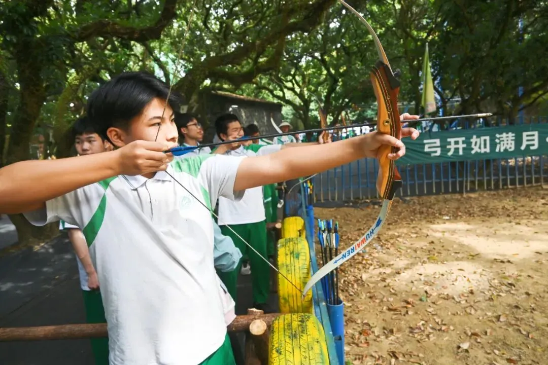 磨砺誓师扬斗志,励志扬帆冲中考—— 广州石化中学2024年初三百日誓师 第73张 磨砺誓师扬斗志,励志扬帆冲中考—— 广州石化中学2024年初三百日誓师 第73张