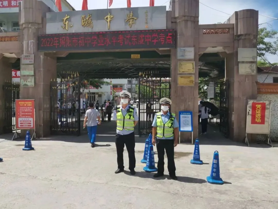 中考首日,惠来交警再度开启“护考”模式 第12张