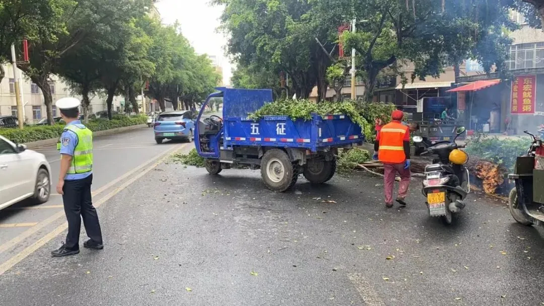 中考首日,惠来交警再度开启“护考”模式 第16张