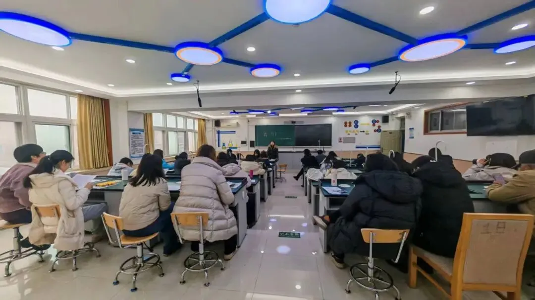 冲刺2026中考:初三全员擎旗攻坚,师生共赴星辰征途—— 初三年级2025-2026学年第二学期四会纪要 第1张 冲刺2026中考:初三全员擎旗攻坚,师生共赴星辰征途—— 初三年级2025-2026学年第二学期四会纪要 第1张