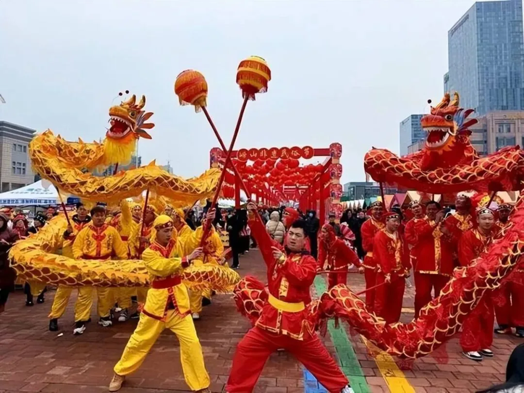 【中考阅读指导】春节申遗成功,让传统文化在传承创新中走向世界(孔德淇)上海宝山区2025一模 第6张 【中考阅读指导】春节申遗成功,让传统文化在传承创新中走向世界(孔德淇)上海宝山区2025一模 第6张