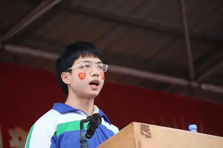 洞口一学校举行高考、中考誓师大会 第8张