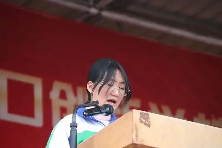 洞口一学校举行高考、中考誓师大会 第10张