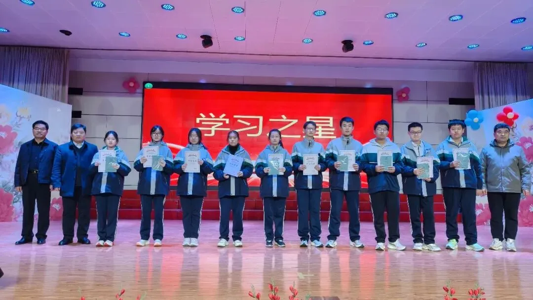 济南市莱芜实验中学51级初四学子举行中考百日誓师大会 第16张