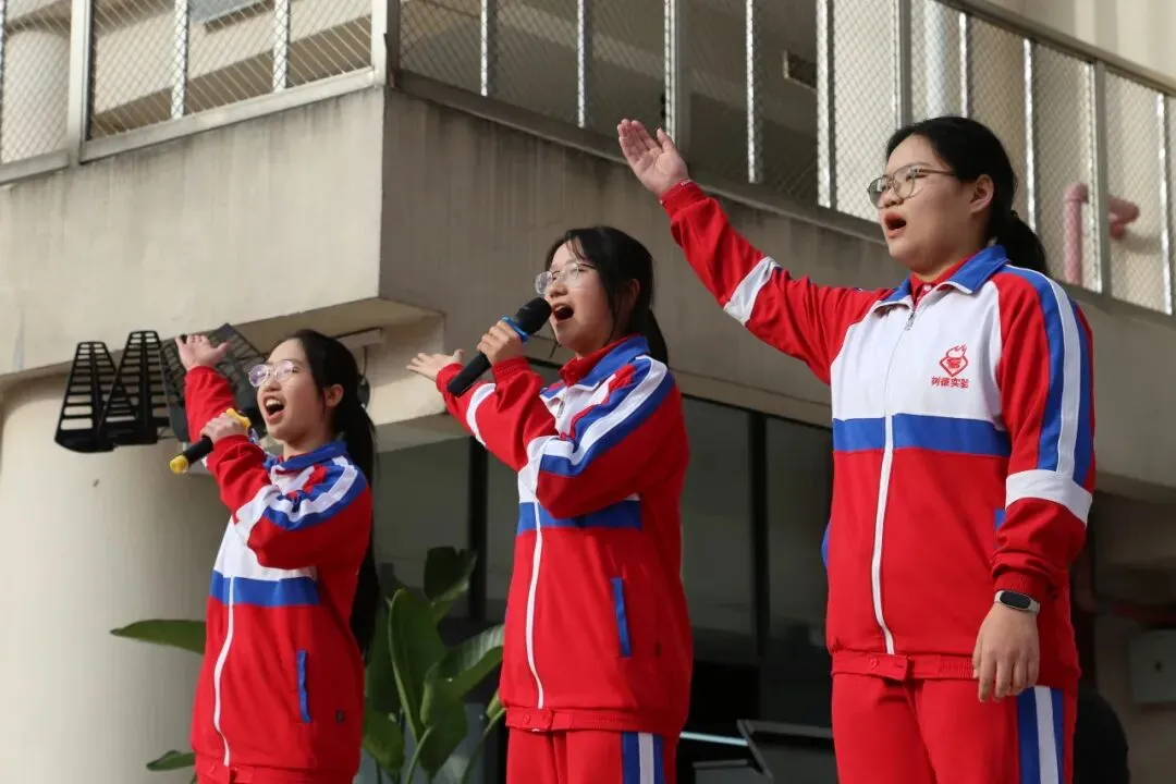 载梦想,赴荣光|我校2026届中考励志大会圆满举行! 第9张