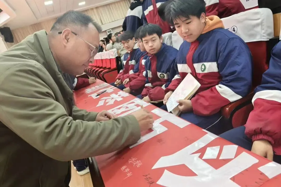 乘风破浪,决战百日——我校隆重举行决胜中考百日誓师大会 第43张