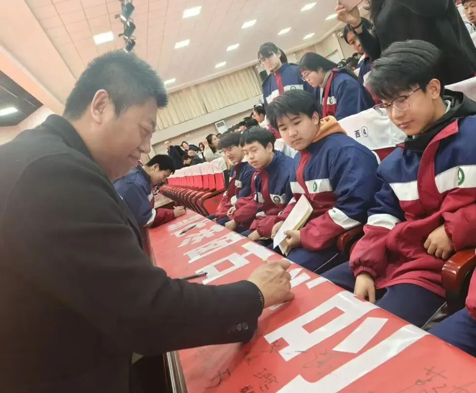 乘风破浪,决战百日——我校隆重举行决胜中考百日誓师大会 第44张