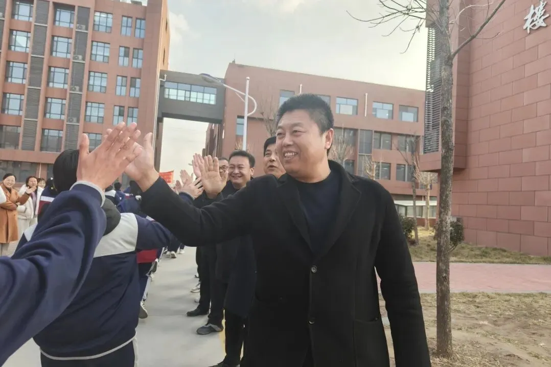 乘风破浪,决战百日——我校隆重举行决胜中考百日誓师大会 第50张