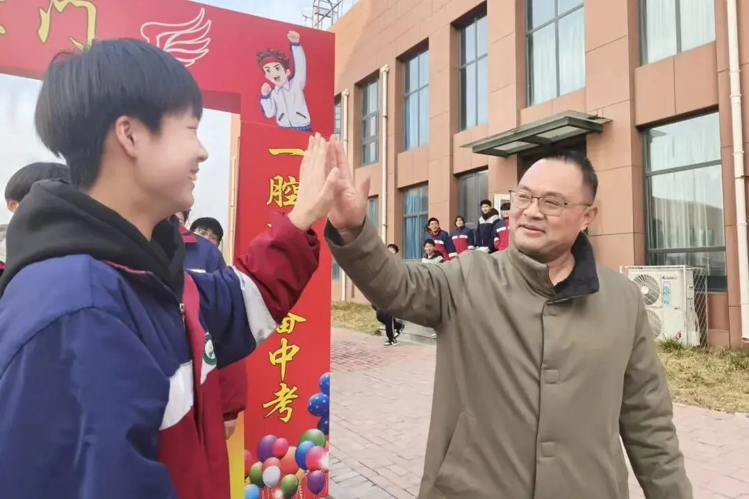 乘风破浪,决战百日——我校隆重举行决胜中考百日誓师大会 第52张