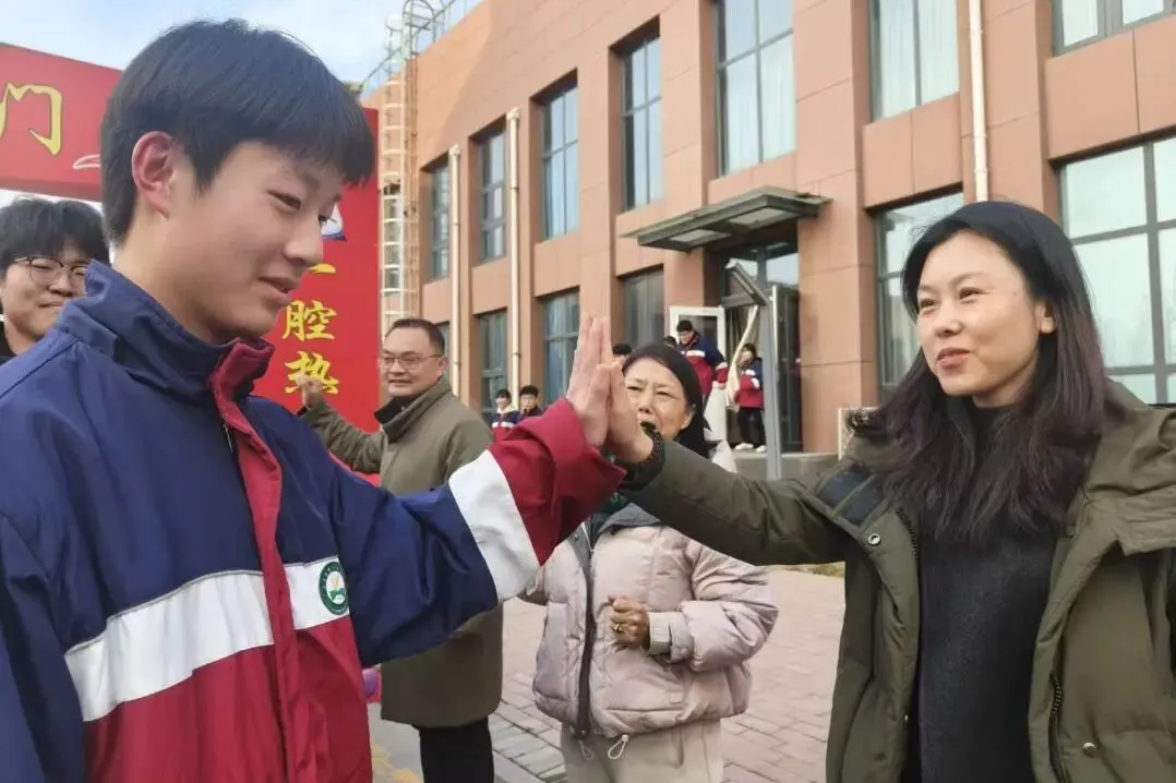 乘风破浪,决战百日——我校隆重举行决胜中考百日誓师大会 第54张