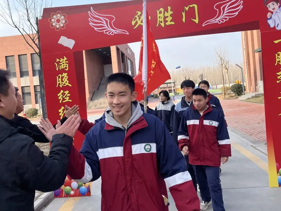 乘风破浪,决战百日——我校隆重举行决胜中考百日誓师大会 第56张