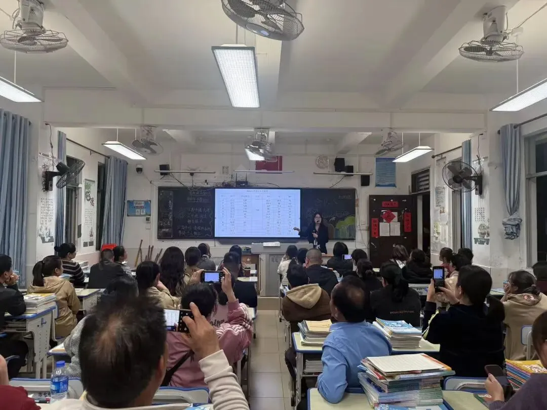 家校同心聚力 携手决胜中考——防城港市第七中学召开2026年春季学期九年级家长会 第13张