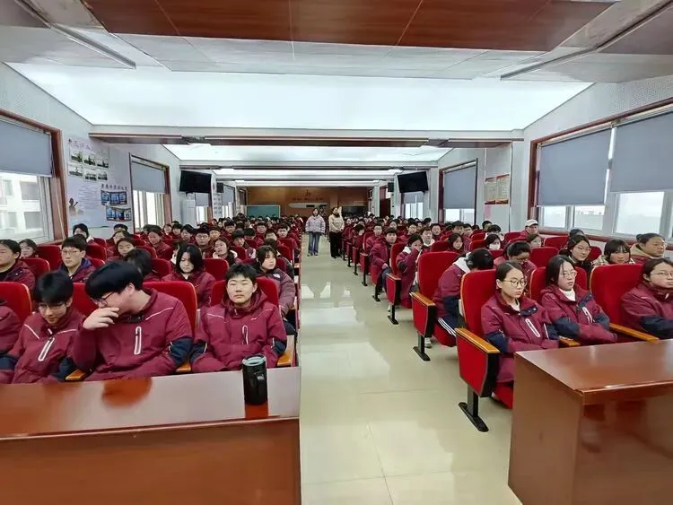 【贾汪区求知中学举行中考动员大会】----科学备考 决胜中考 第4张