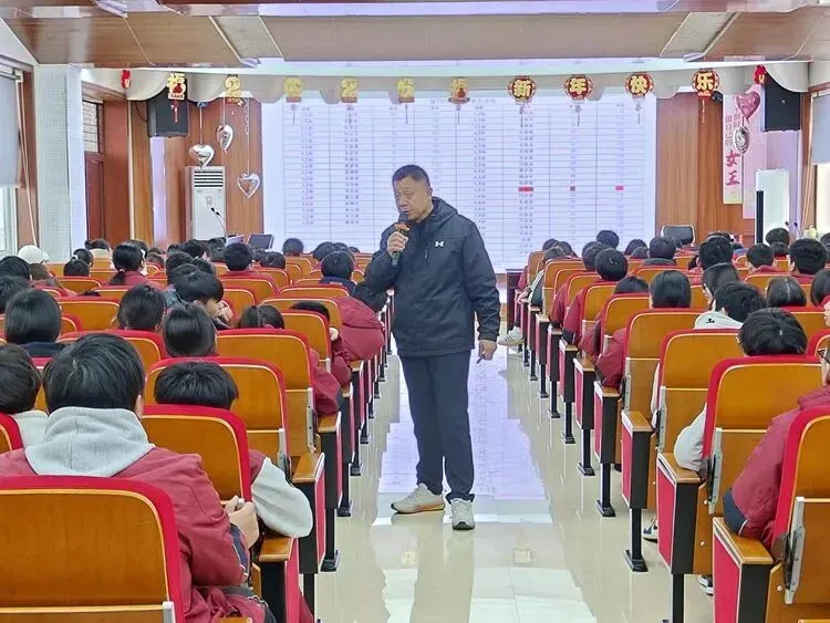 【贾汪区求知中学举行中考动员大会】----科学备考 决胜中考 第5张