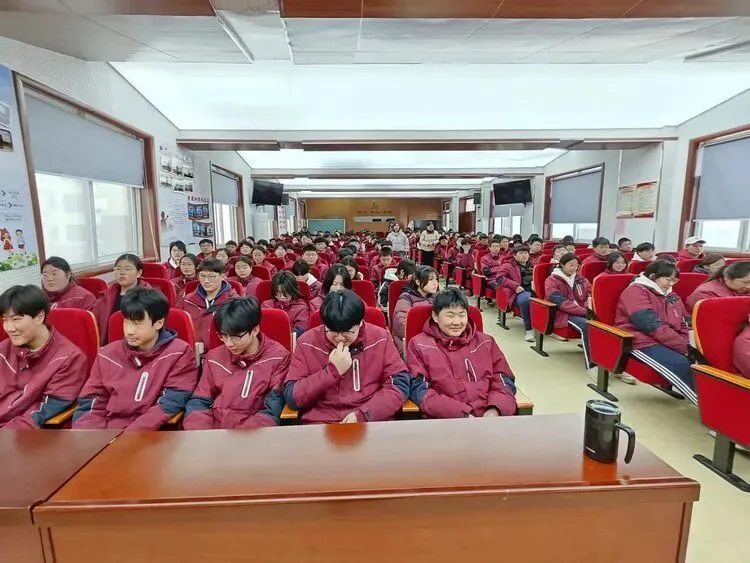 【贾汪区求知中学举行中考动员大会】----科学备考 决胜中考 第7张