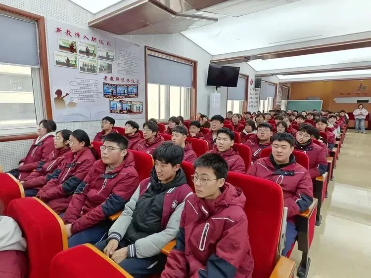 【贾汪区求知中学举行中考动员大会】----科学备考 决胜中考 第8张