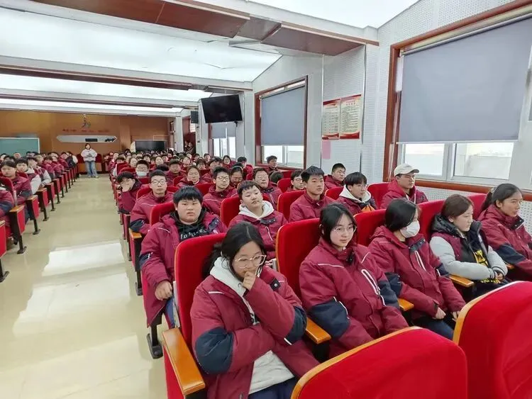 【贾汪区求知中学举行中考动员大会】----科学备考 决胜中考 第9张