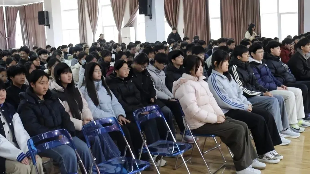 《收心归位,决胜中考!——我校举行九年级下学期收心暨中考冲刺动员大会》 第7张