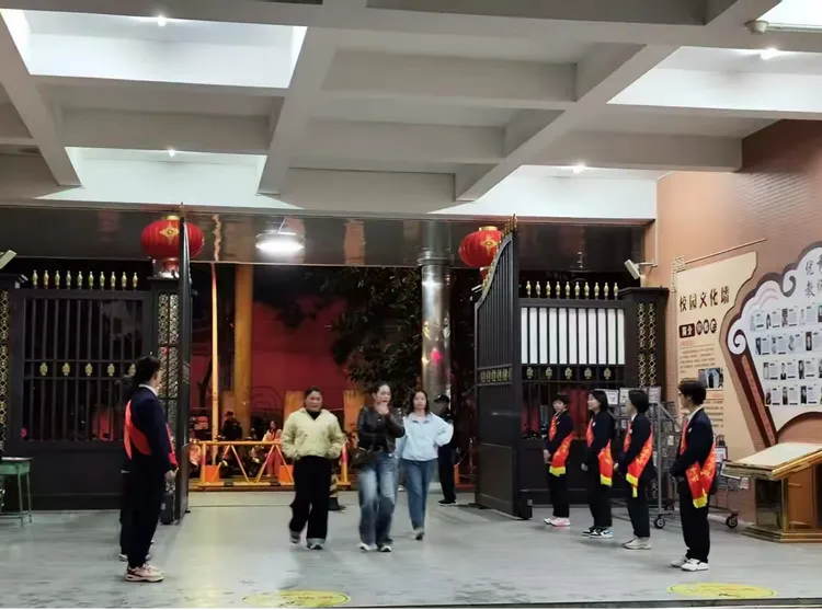 凝心聚力迎中考 家校携手助圆梦 —— 湛江市霞山海景学校九年级备考暨报名家长会 第5张