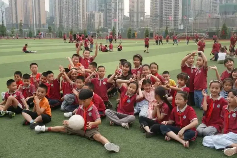 九年前牵着手上学的小孩,就要中考了! 第1张