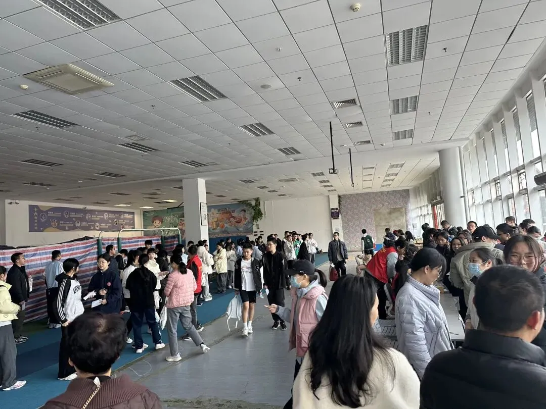 体育中考模拟测,中考生大汇聚~ 第2张