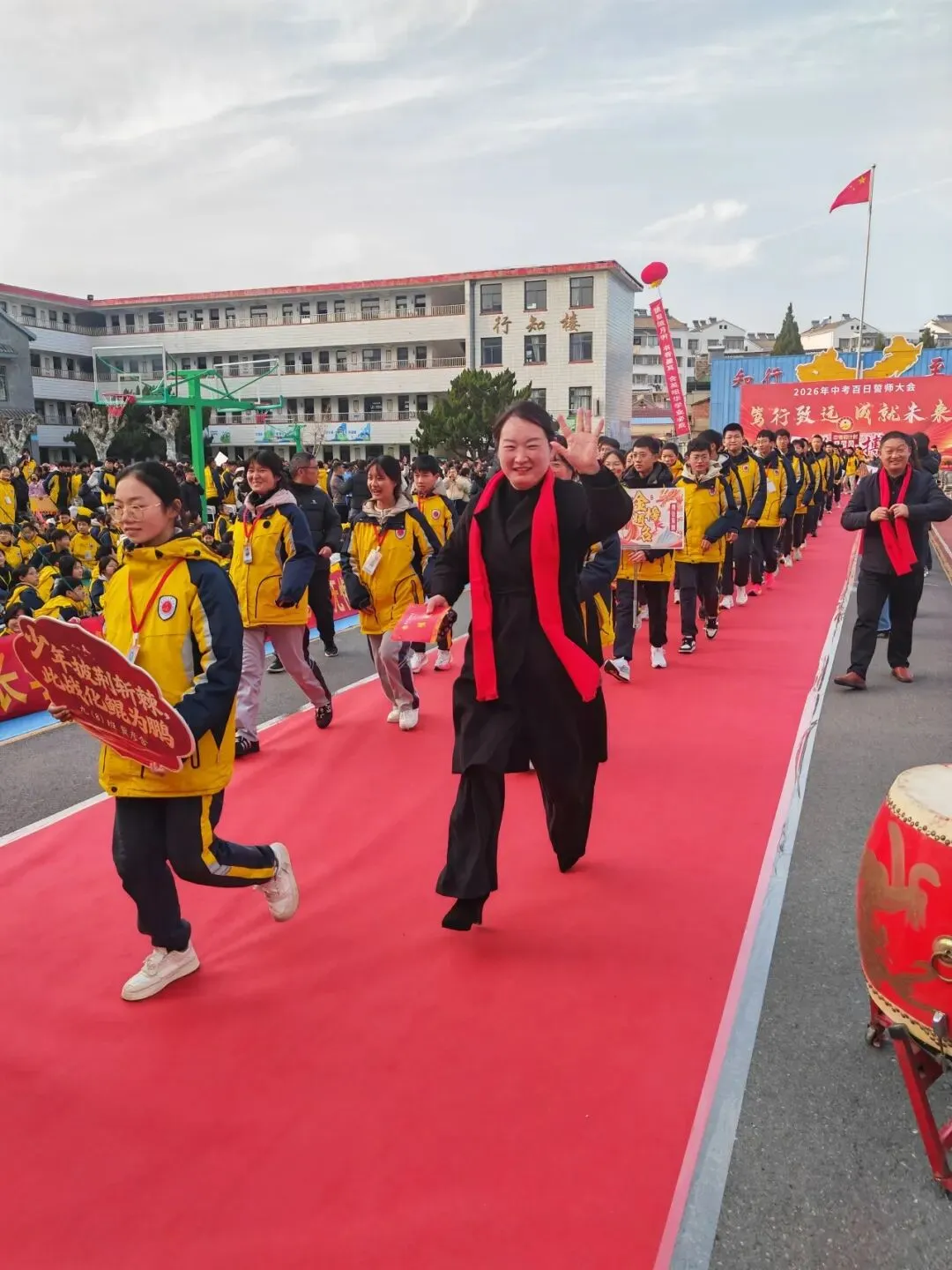 冲刺中考 | 笃行致远·成就未来——红中南校区2026年中考百日誓师大会隆重举行 第33张 冲刺中考 | 笃行致远·成就未来——红中南校区2026年中考百日誓师大会隆重举行 第33张