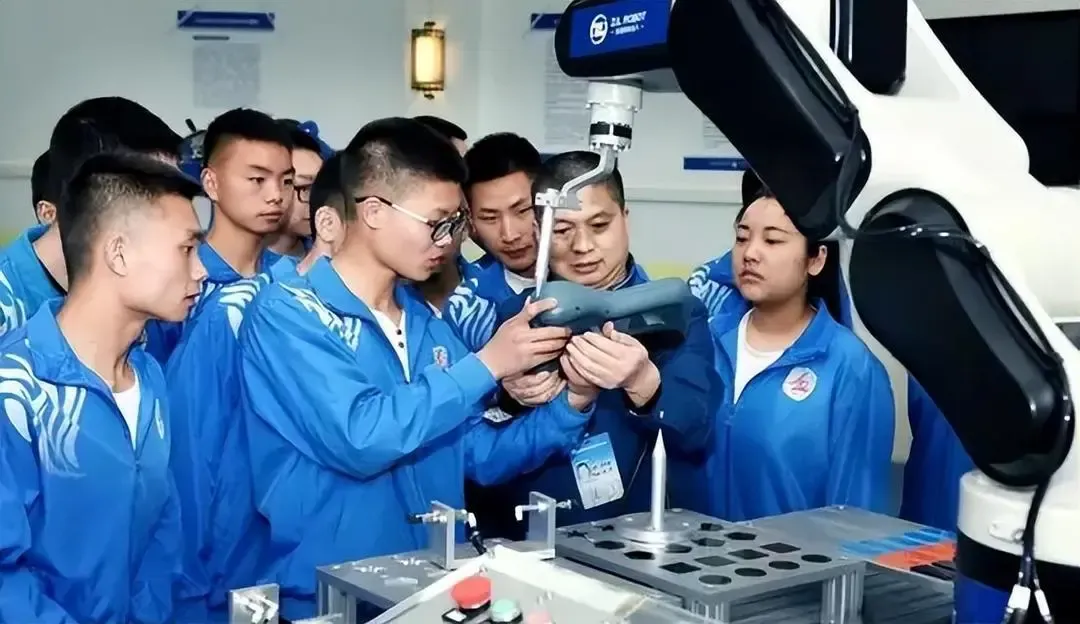 两会热议中考五五分流!不该让才15岁的孩子在中考后就被定格人生 第5张