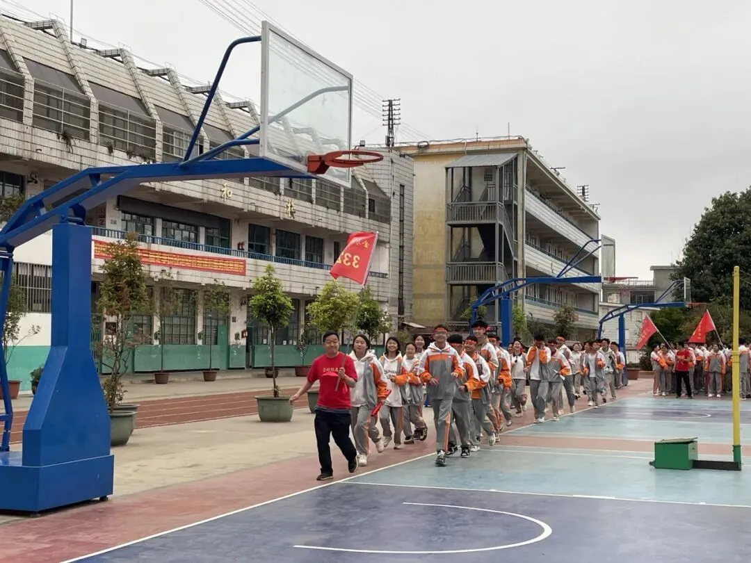 百日砺剑 逐梦中考——泸西县多所初级中学积极开展九年级百日誓师大会 第9张