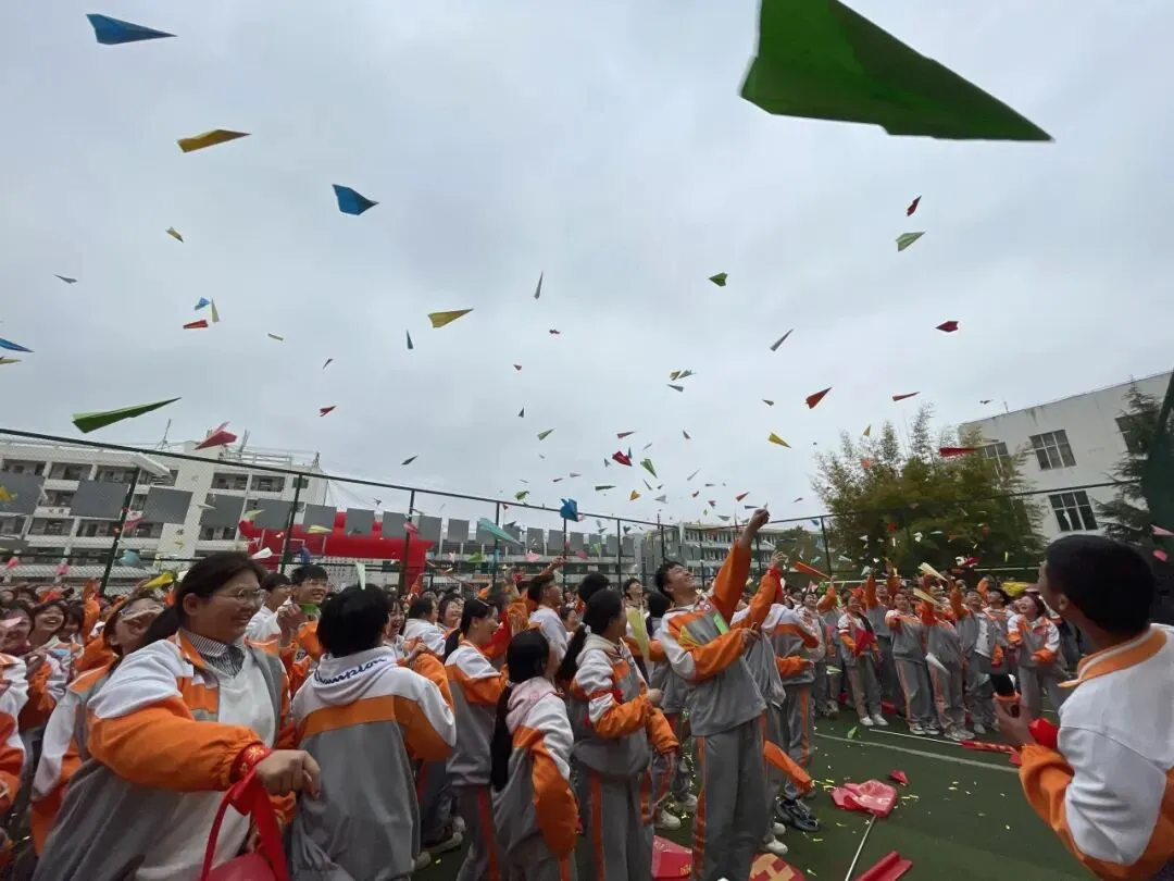 百日砺剑 逐梦中考——泸西县多所初级中学积极开展九年级百日誓师大会 第22张