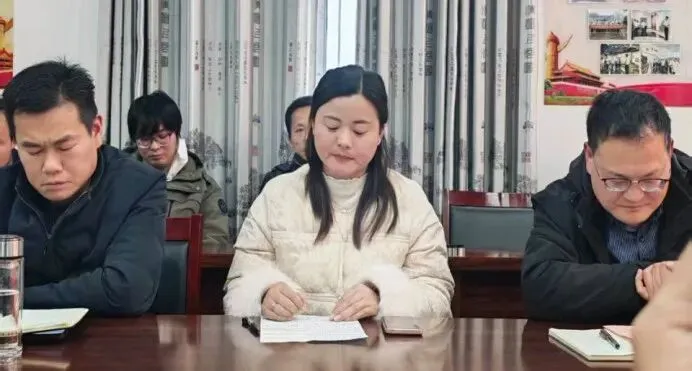 精研数据明方向 凝心聚力备中考——三堂镇中心学校举行九年级教师座谈会 第6张