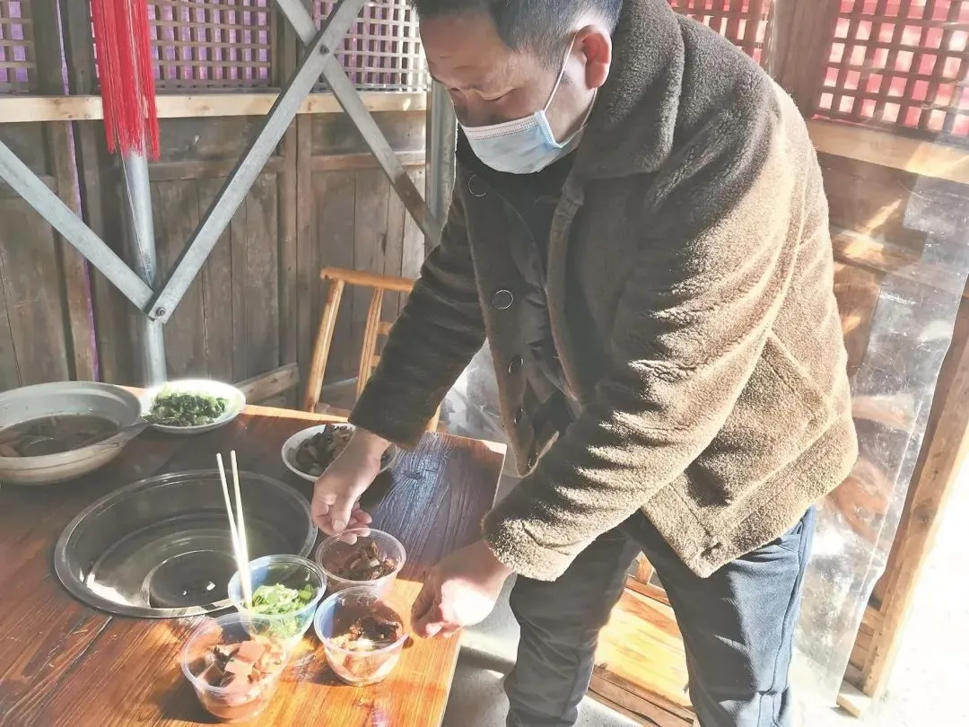 中考作文“撞题”自家餐馆,湖北女孩把父母写进答卷 第5张