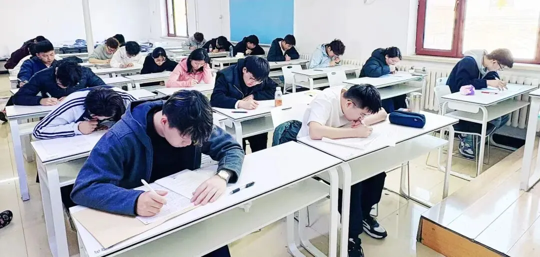 众诚教育 2026 届第一次模拟考试 第6张