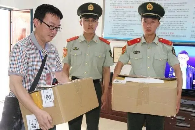 押运高考试卷81、95荷枪实弹!怎么押运人民币只有霰弹枪?|轻武专栏 第13张