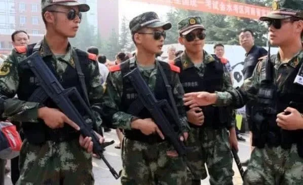 押运高考试卷81、95荷枪实弹!怎么押运人民币只有霰弹枪?|轻武专栏 第17张