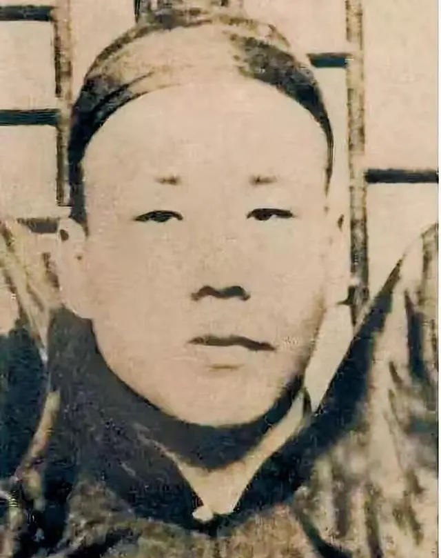 贫苦举子骆成骧,在殿试卷上写下八字,皇帝落泪:状元就是他 第1张