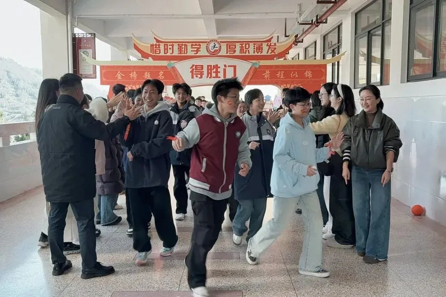 百日砺剑决胜中考 表扬奋进逐梦前行——宣恩县文澜实验学校百日誓师暨开学表扬大会圆满举行 第14张