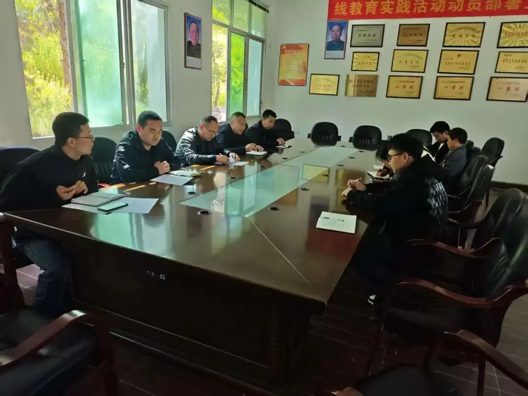 凝心聚力精研备考 同心笃行决胜中考——文县范坝初级中学召开备考教师座谈会 第1张