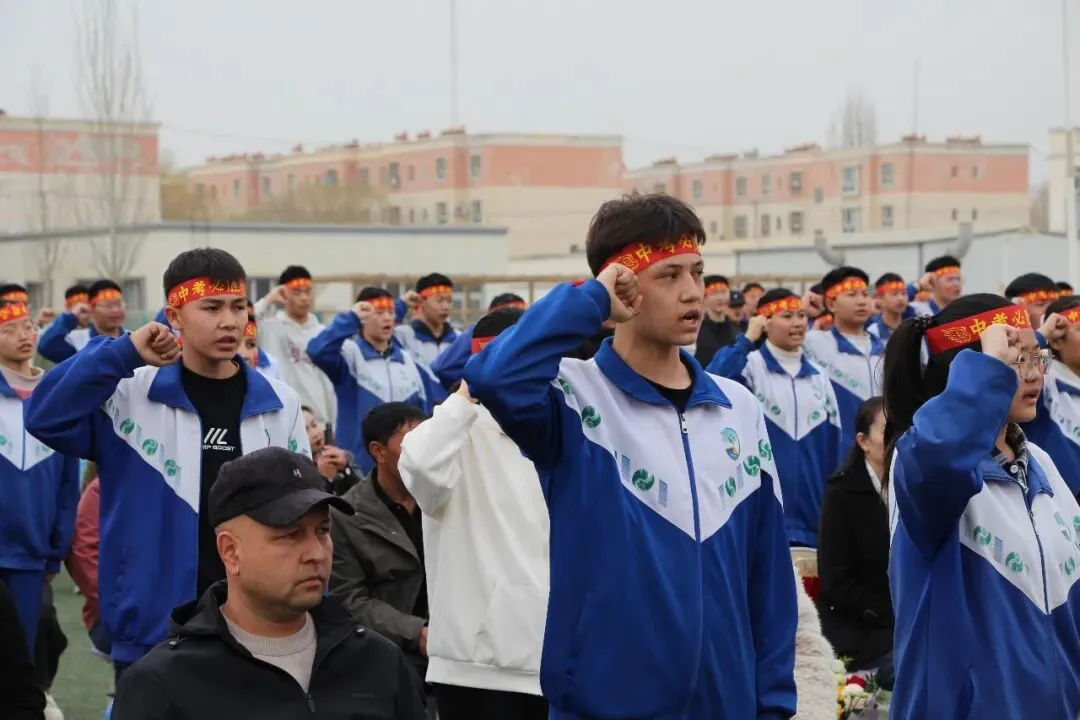校园动态 | 十团中学举行中考百日誓师大会 吹响冲刺号角 第4张
