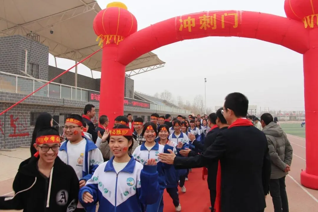 校园动态 | 十团中学举行中考百日誓师大会 吹响冲刺号角 第6张