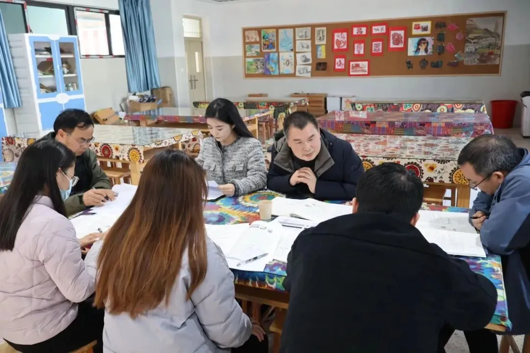 精准把脉明方向 实干笃行备中考——国瑞中学召开中考备考推进会 第13张