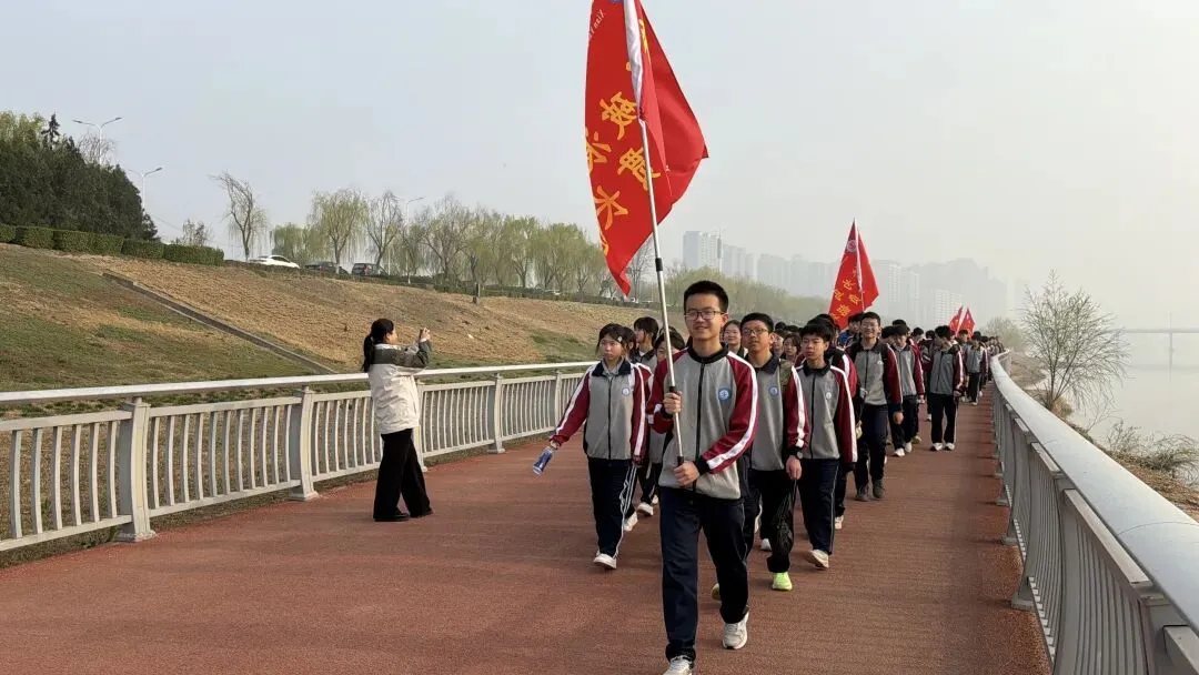 青春远足向光行 百日逐梦战中考——秦都中学举行2026届中考百日誓师暨远足励志活动 第22张