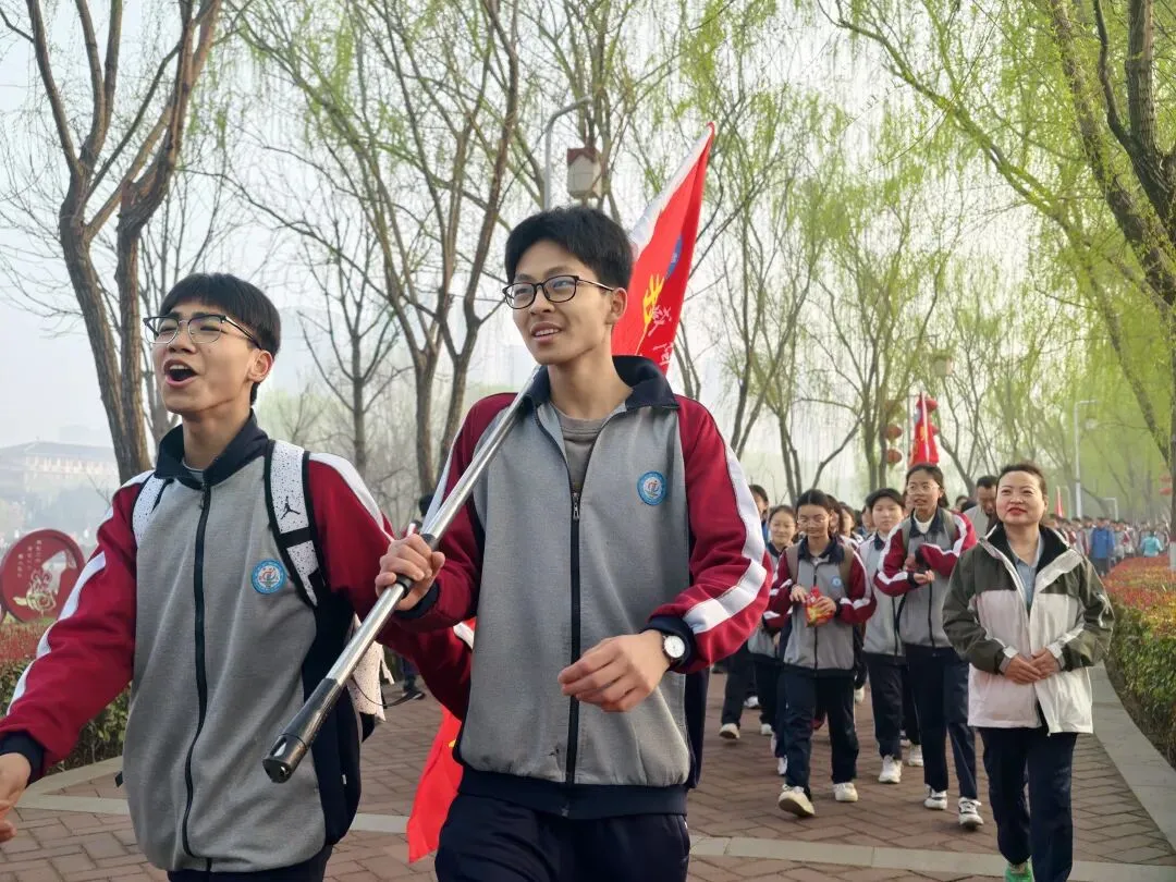 青春远足向光行 百日逐梦战中考——秦都中学举行2026届中考百日誓师暨远足励志活动 第25张