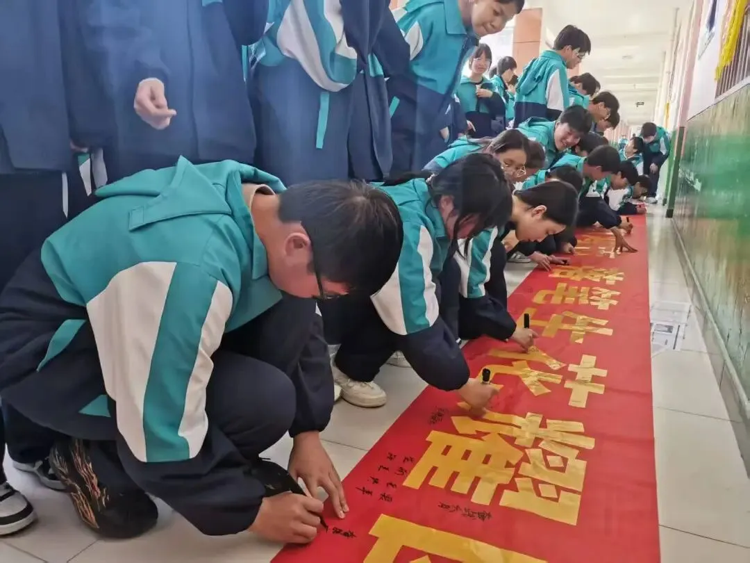 百日砺剑决战中考 蟾宫折桂不负青春——洛南仓颉九年制学校举行2026届百日冲刺誓师大会 第72张