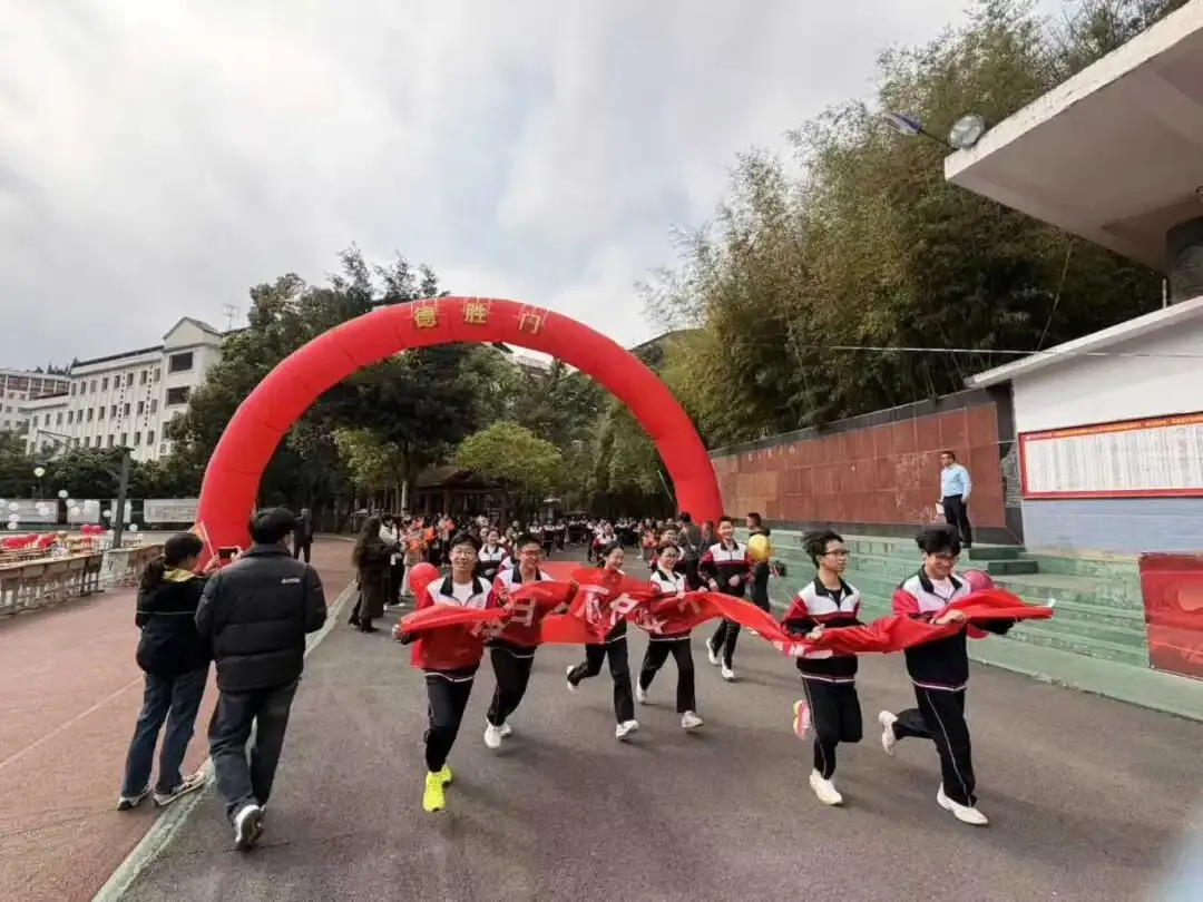 百日誓师燃壮志 中考逐梦创辉煌——黔西南州施达赛文学校2026届九年级学子百日誓师大会 第9张