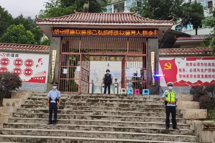 墨江公安:护航中考不放松 第6张
